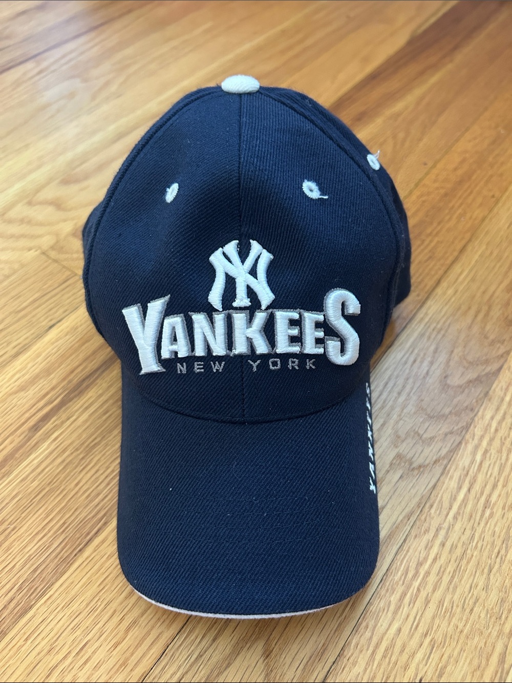 New York Yankees Navy Baseball Cap with White Embroidery